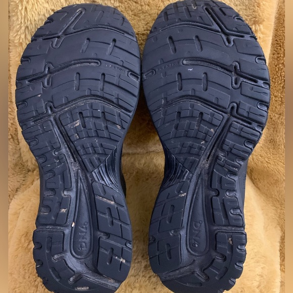 ❌SOLD❌Brooks Adrenaline GTS 18 Triple Black Running Shoes Women’s Size 10.5 Wide - Picture 7 of 10